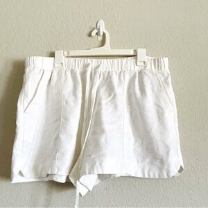 Universal Thread woman's white linen shorts XL casual spring beach airy